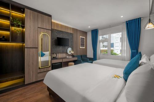 1 queen bed, 1 twin bed