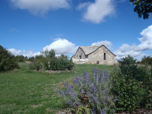 Chapelle du Domaine de Bombes in Saint-Rome-de-Dolan