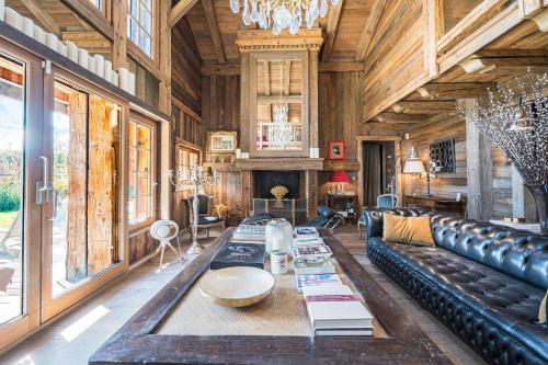 Luxury Stay Comfortable Chalet with Jacuzzi - image 4