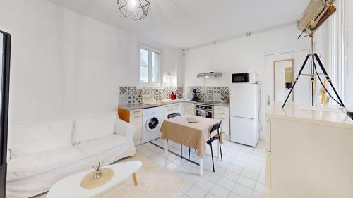 Nice studio with terrace on Rue Bourdaloue