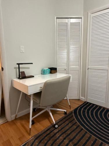 Comfy apt with skyline front view Mins away from NYC 3