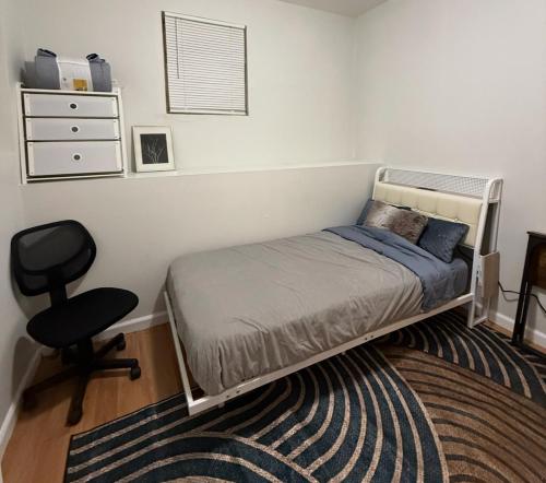 Comfy apt with skyline front view Mins away from NYC 4