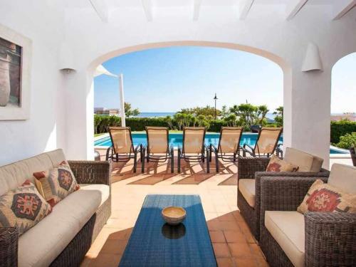 Villa Bini Oran- Gran piscina, vistas al mar – khách sạn tại Sant Lluis