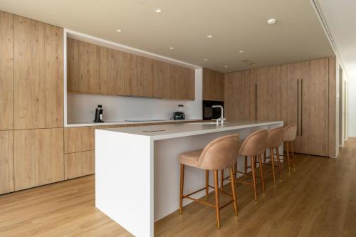 Luxury Apartment with Pool & Sauna - 24A in Praia Da Areia Branca