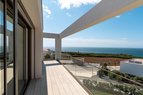 Skats, Luxury Apartment with Pool & Sauna - 24A in Praia Da Areia Branca