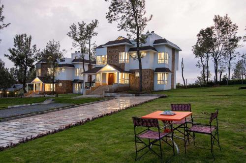 Villa Sullivan by VEO - Part of StayVista - Aracode