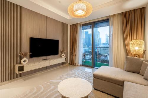 Burj khalifa view I Sofa bed I walking distance to Dubai Mall - image 6