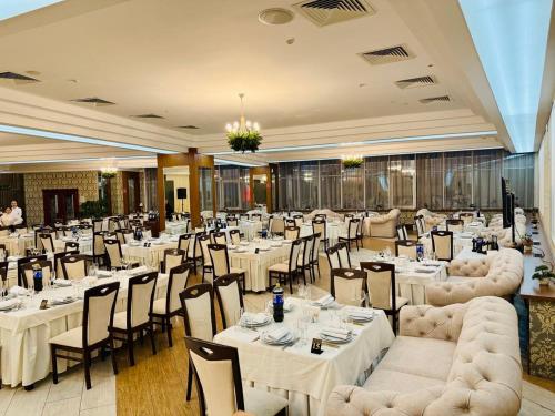 Restaurant, Stadium Park Hotel in Odessa