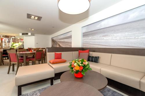 共用Lounge/電視區, 悠幽酒店 (Hotel Adagio) in 科諾克 海斯特