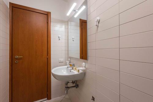 Ariento Apartments By MMega - image 2