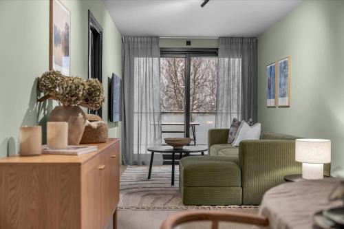 The green lounge - a lovely home with free indoor parking! – khách sạn tại Tromsdalen