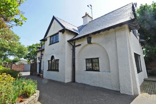 Seaways Cottage Hoylake - Accommodation