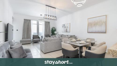 StayShort - Downtown Dubai sleeps 3 with Private Balcony, Dubai