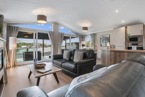 Arranview Lochside Pods & Lodges all with private Hot-tubs in Fenwick