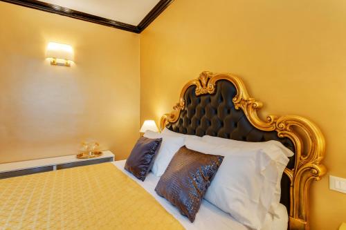 Trevi Fountain Luxury Home - image 12