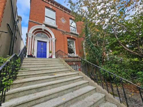 Period home newly renovated great neighbourhood - image 11
