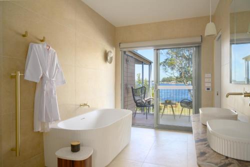 Risby Cove Boutique Hotel - Strahan Risby Cove Boutique Hotel - Strahan