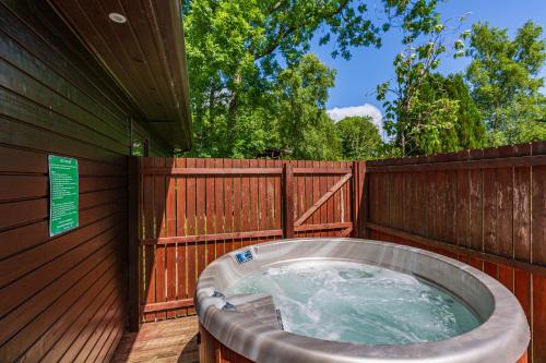 สภาพแวดล้อมโดยรอบ, Birch Lodge 20 with Hot Tub in นิวตันสวีวาร์ท