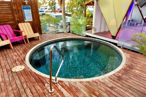 Karstais baseins, North Gregory Hotel in Vintona (QLD)