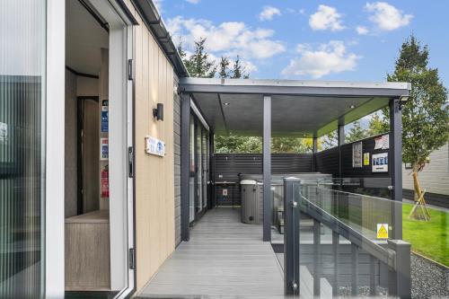Arranview Lochside Pods & Lodges all with private Hot-tubs in Fenwick
