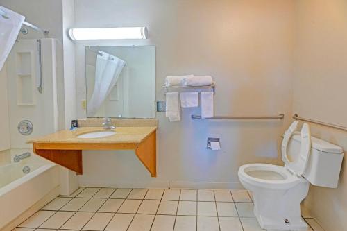 Red Roof Inn Wichita Falls - image 7