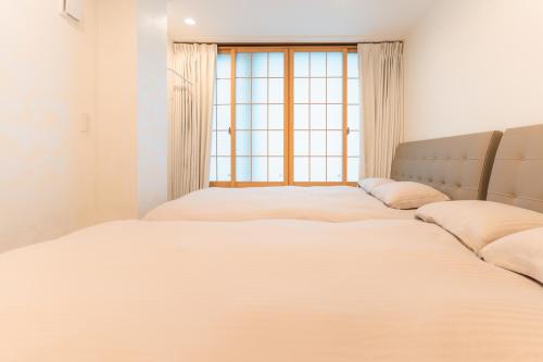 Direct train access to 道頓堀 黒門市場 USJ Kyoto Temmabashi White Cloud Guesthouse