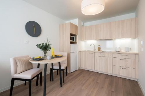 virtuve, Zenao Appart'hotels Villeneuve d'Ascq in Croix