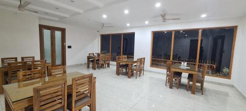 Restorāns, The Trishul Vista in Muktesvara