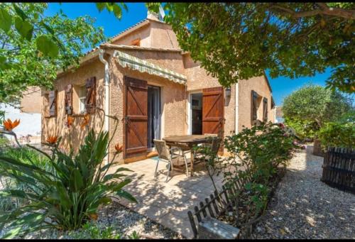 Maison climatisée avec jardin - 6 pers - 7 min des plages du Var