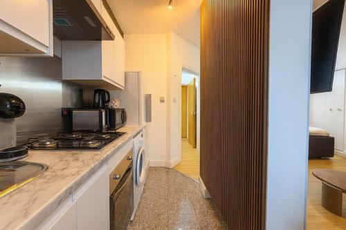 Stylish 1-Bedroom in the Heart of Soho WD5 no lift - image 10