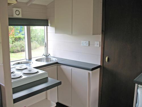 virtuve, Railway Carriage One - E5337 in Wetheringsett