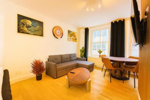 Stylish 1-Bedroom in the Heart of Soho WD5 no lift - main image