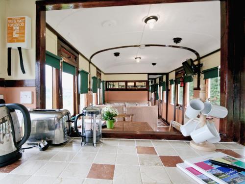 virtuve, Railway Carriage Two - E5601 in Wetheringsett