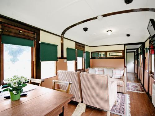 Iekārtas, Railway Carriage Two - E5601 in Wetheringsett