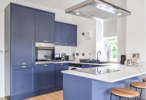 5 Bed cottage with Hot tub in Auchenbowie
