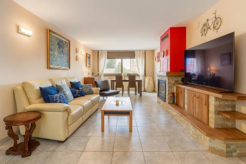 Shared lounge/TV area, Catalunya Casas Beautiful villa just 25 km from the beach of Lloret de Mar in Sils