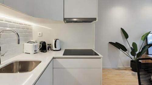 Stylish Flat w/Balcony | In Central Porto - image 5