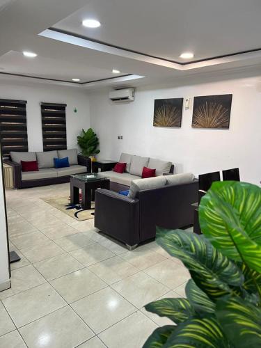 RBZ Apartments – khách sạn tại Kosofe