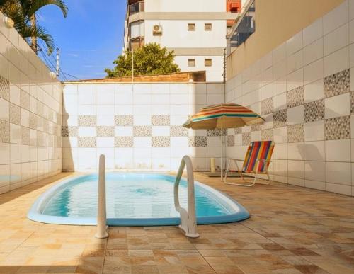 Villa Enseada - Charme e conforto a 650m da Praia da Enseada – khách sạn tại Enseada