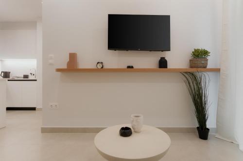1BR Designer Suite Homey Feel Near Metro - image 8
