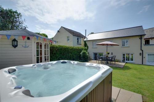 Seadmed, Comfortable Holiday Home in Croyde with Jacuzzi in Croyde