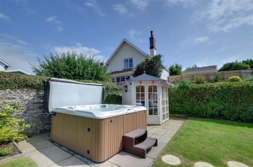 Seadmed, Comfortable Holiday Home in Croyde with Jacuzzi in Croyde