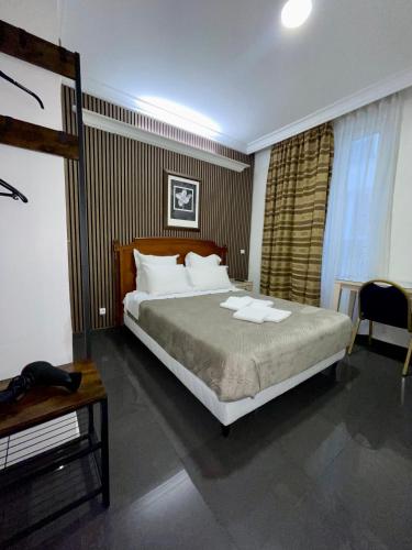 STYLE HOTEL – Paris, TX