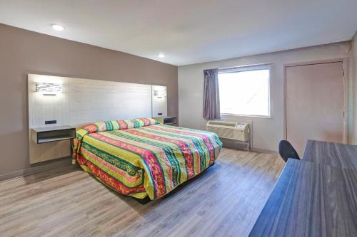 Super 7 Inn Dallas Near Duncanville – Dallas, TX