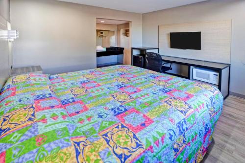 Super 7 Inn Dallas Near Duncanville – Dallas, TX