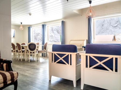 Lofoten Bed & Breakfast Reine - Rooms & Apartments