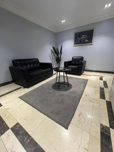 Tesis özellikleri, Glovis Hospitality in Abuja