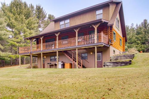 . Trail Access! Up North Family Cabin Near Lake