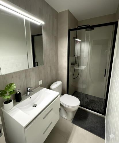 Cozy studio avec balcon aux portes de Genève (Cozy studio avec balcon aux portes de Geneve) in อาบิลิ