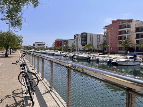 Studio cabine à 200m de Port Fréjus plage commerces terrasse 4 couchages ménage inclus - FR-1-226A-31 - image 4